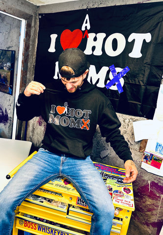 I <3 A HOT MOM - Black